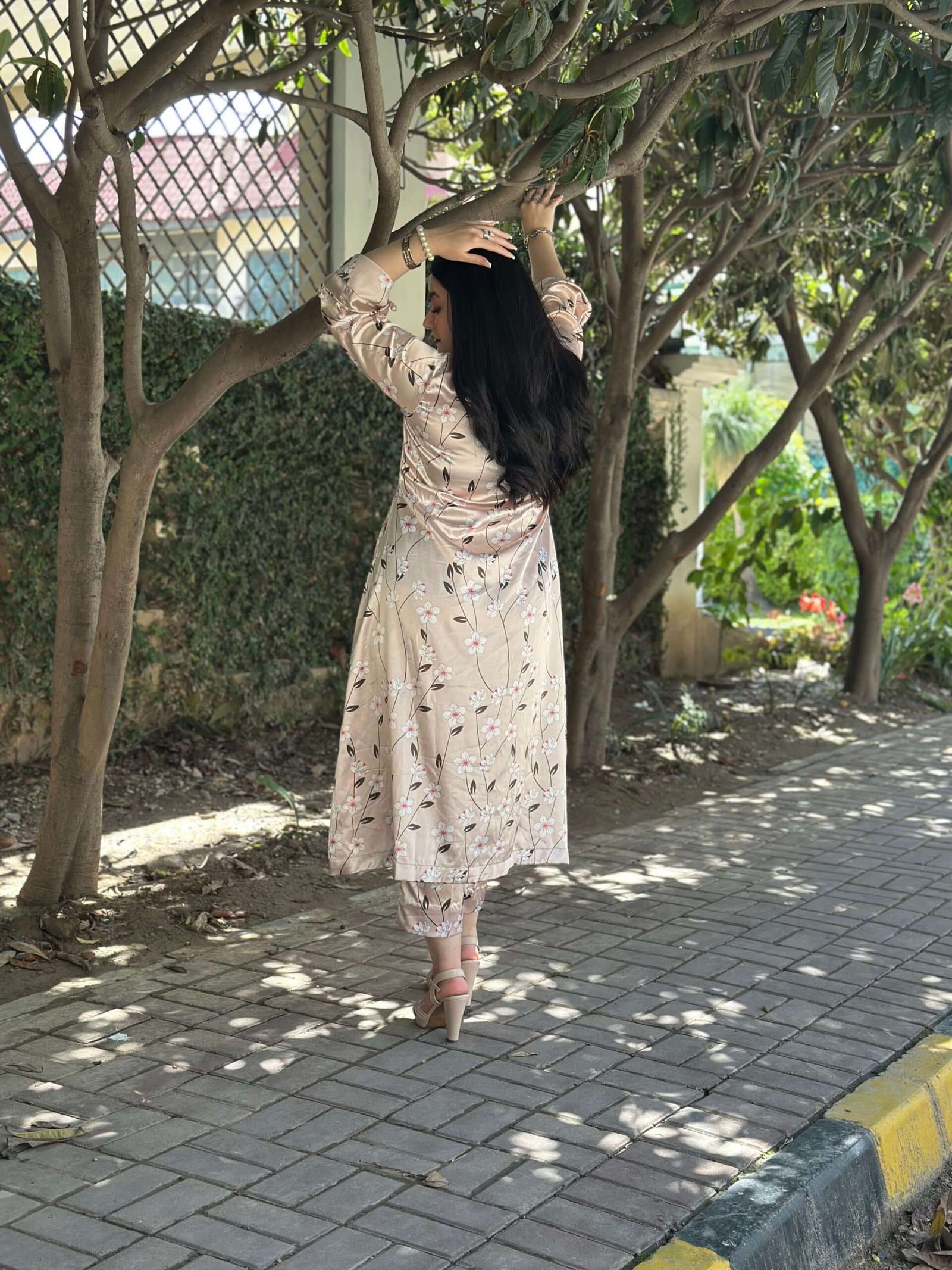 Charming floral silk set in a soft light pink tone - Image 4