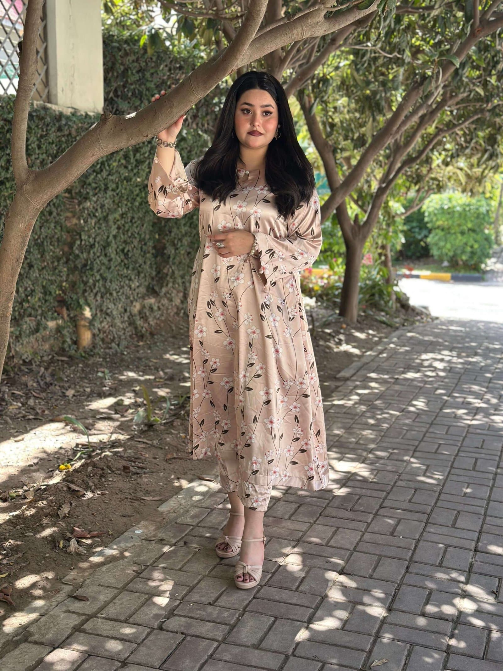 Charming floral silk set in a soft light pink tone