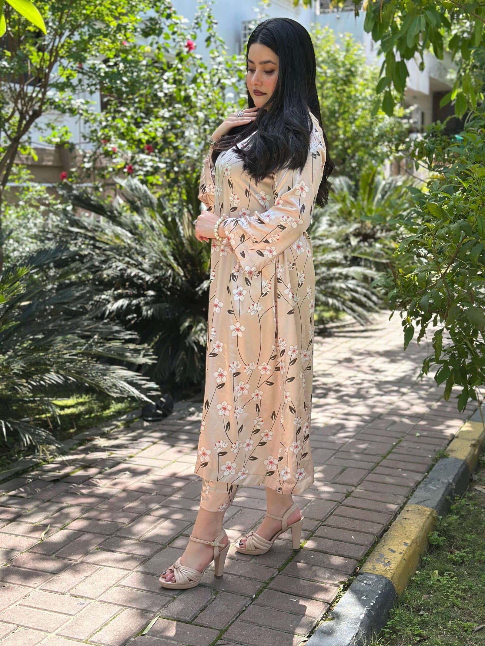 Charming floral silk set in a soft light pink tone - Image 3